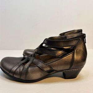 Women's Rockport Metallic Gray Crisscross Strappy Low Block Heel Shoes
